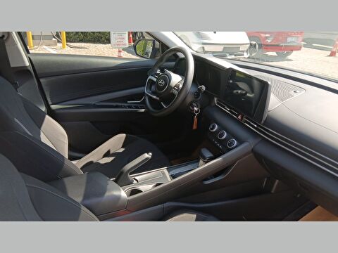 2021 Benzin Otomatik Hyundai Elantra Füme Yükseliş Nakil Araçları Turizm Ticaret ve Sanayi Anonim Şirketi