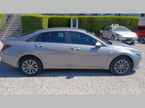2021 Benzin Otomatik Hyundai Elantra Füme Yükseliş Nakil Araçları Turizm Ticaret ve Sanayi Anonim Şirketi