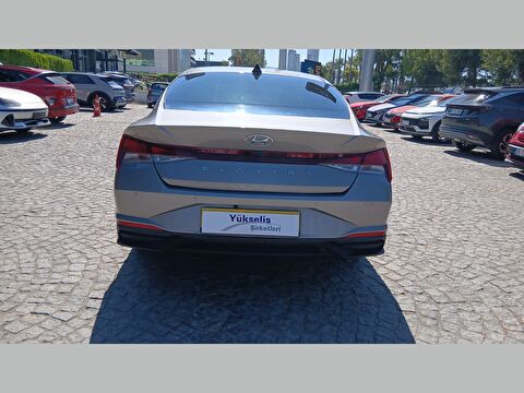 2021 Benzin Otomatik Hyundai Elantra Füme Yükseliş Nakil Araçları Turizm Ticaret ve Sanayi Anonim Şirketi
