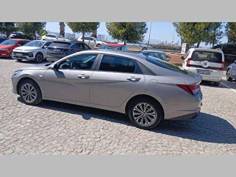 2021 Benzin Otomatik Hyundai Elantra Füme Yükseliş Nakil Araçları Turizm Ticaret ve Sanayi Anonim Şirketi