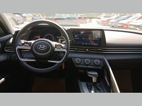 2021 Benzin Otomatik Hyundai Elantra Füme Yükseliş Nakil Araçları Turizm Ticaret ve Sanayi Anonim Şirketi