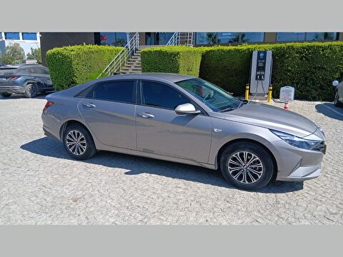 2021 Benzin Otomatik Hyundai Elantra Füme Yükseliş Nakil Araçları Turizm Ticaret ve Sanayi Anonim Şirketi