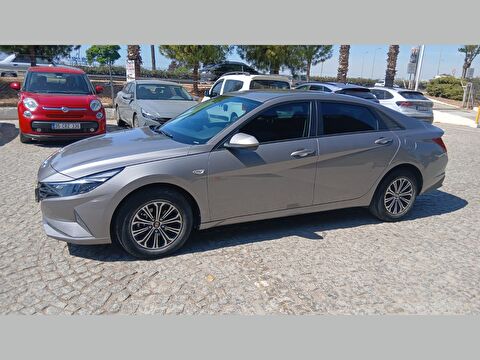 2021 Benzin Otomatik Hyundai Elantra Füme Yükseliş Nakil Araçları Turizm Ticaret ve Sanayi Anonim Şirketi