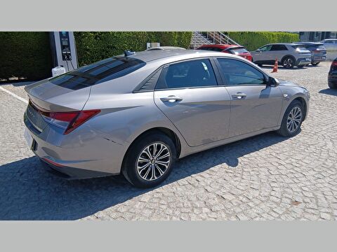 2021 Benzin Otomatik Hyundai Elantra Füme Yükseliş Nakil Araçları Turizm Ticaret ve Sanayi Anonim Şirketi