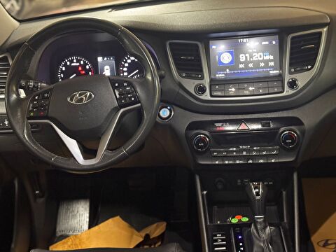 2.El Hyundai Tucson SUV 1.6 T-GDI 4x2 Elite DCT | Otomatik & Benzin | Bej | İzmir.2el 2016 Benzin Otomatik Hyundai Tucson Bej Yükseliş Nakil Araçları Turizm Ticaret ve Sanayi Anonim Şirketi