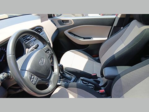 2017 Benzin + LPG Otomatik Hyundai i20 Kırmızı Yükseliş Nakil Araçları Turizm Ticaret ve Sanayi Anonim Şirketi