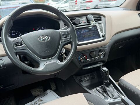 2018 Benzin + LPG Otomatik Hyundai i20 Kırmızı Yükseliş Nakil Araçları Turizm Ticaret ve Sanayi Anonim Şirketi