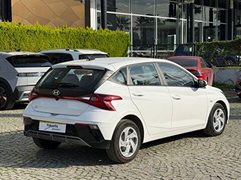 2025 Benzin Otomatik Hyundai i20 Beyaz Yükseliş Nakil Araçları Turizm Ticaret ve Sanayi Anonim Şirketi