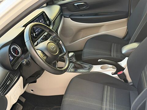 2023 Benzin Otomatik Hyundai i20 Beyaz Yükseliş Nakil Araçları Turizm Ticaret ve Sanayi Anonim Şirketi