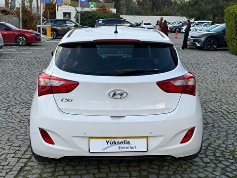 2013 Benzin Manuel Hyundai i30 Beyaz Yükseliş Nakil Araçları Turizm Ticaret ve Sanayi Anonim Şirketi