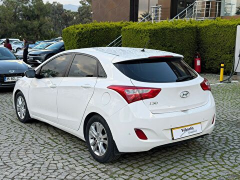 2013 Benzin Manuel Hyundai i30 Beyaz Yükseliş Nakil Araçları Turizm Ticaret ve Sanayi Anonim Şirketi