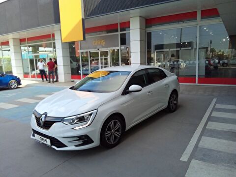 Sedan 1.3 TCe Touch EDC, 2. el otomobil | renew