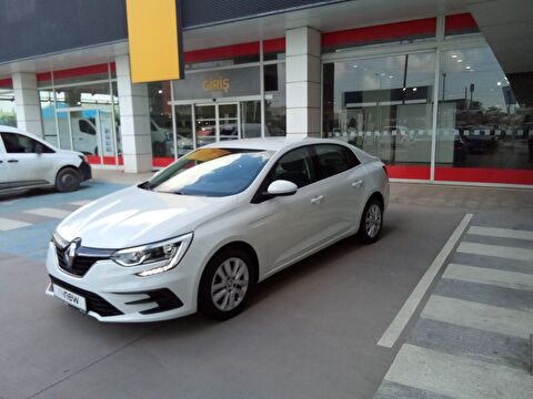 Sedan 1.3 TCe Joy, 2. el otomobil | renew