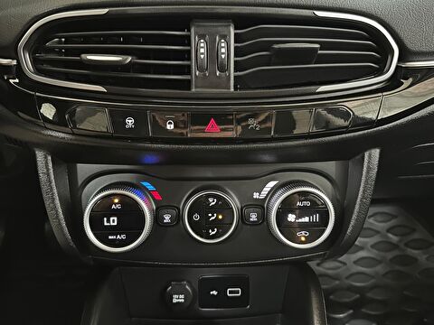fiat, egea cross, 1.4 fire lounge	trctn+ gsr, manuel, benzin 2.el otomobil | renew 7