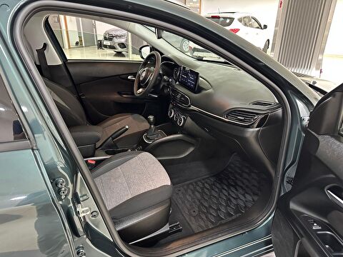 fiat, egea cross, 1.4 fire lounge	trctn+ gsr, manuel, benzin 2.el otomobil | renew 22