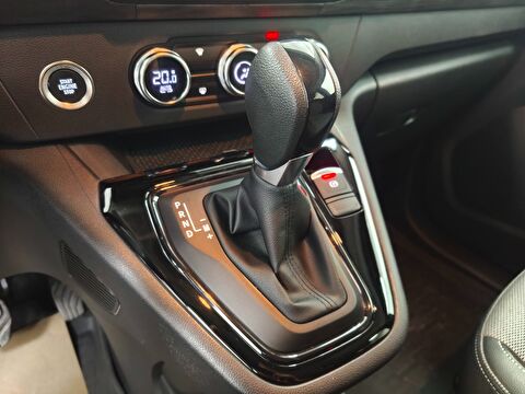 renault, kangoo multix, combi 1.3 tce ıconic edc, otomatik, benzin 2.el otomobil | renew 17