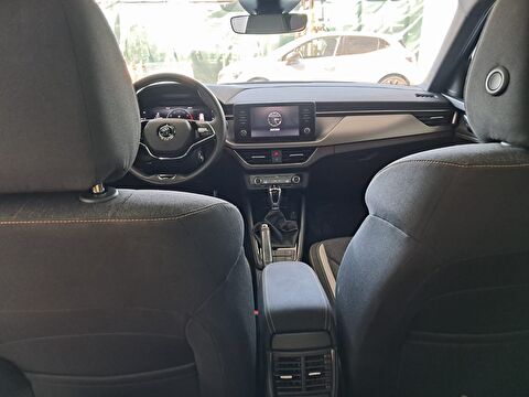 skoda, kamiq, suv 1.5 tsı act premium dsg, otomatik, benzin 2.el otomobil | renew 12