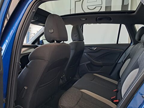 skoda, kamiq, suv 1.5 tsı act premium dsg, otomatik, benzin 2.el otomobil | renew 17