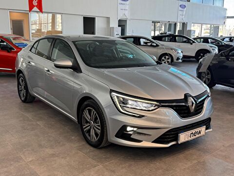 Sedan 1.3 TCe Touch EDC, 2. el otomobil | renew