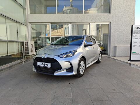 Hatchback 1.0 DOCH VVT-i Vision, 2. el otomobil | renew