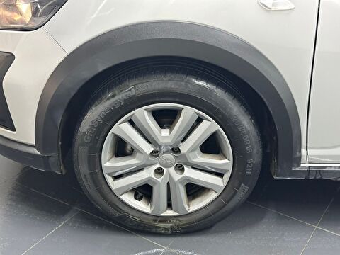 dacia, sandero, hatchback 1.0 tce stepway essential, manuel, benzin 2.el otomobil | renew 18