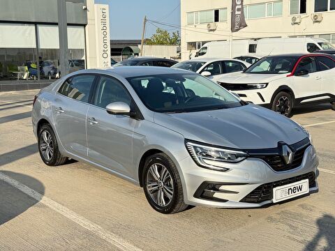 Sedan 1.3 TCe Touch EDC, 2. el otomobil | renew