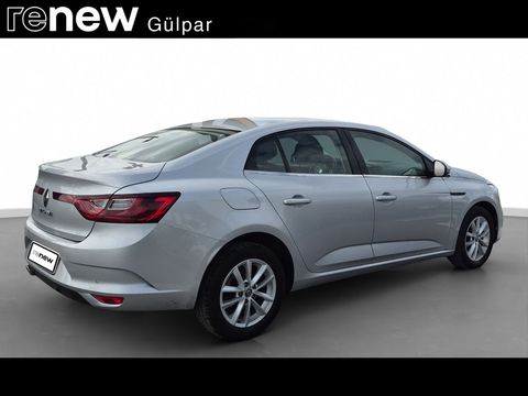 Sedan 1.3 TCe Touch, 2. el otomobil | renew