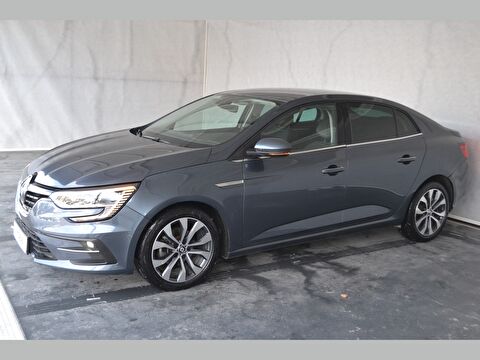 Sedan 1.3 TCe Icon EDC, 2. el otomobil | renew