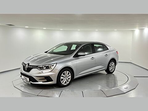 Sedan 1.3 TCe Touch EDC, 2. el otomobil | renew
