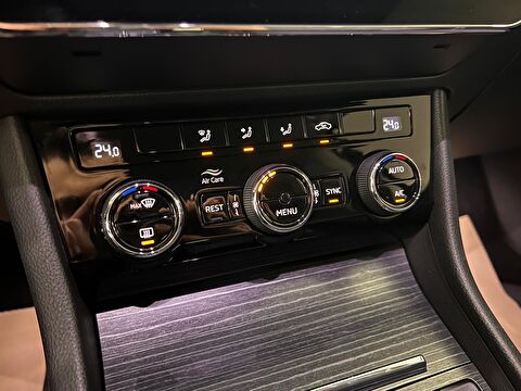 skoda, superb, sedan 1.5 tsı act premium dsg, otomatik, benzin 2.el otomobil | renew 16