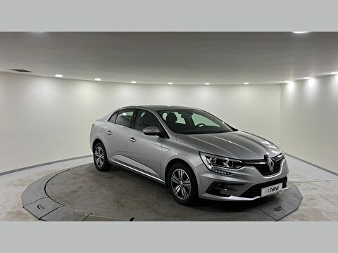 Sedan 1.3 TCe Touch EDC, 2. el otomobil | renew