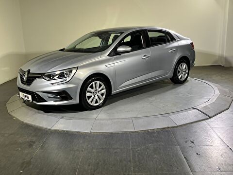 Sedan 1.3 TCe Touch EDC, 2. el otomobil | renew