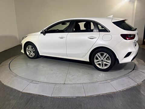 kia, cee'd, hatchback 1.6 crdı elegance dct, otomatik, dizel 2.el otomobil | renew 17