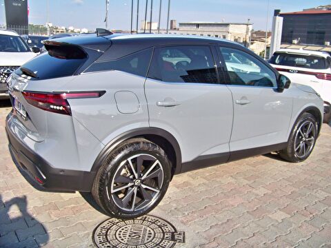 2023 MHEV Otomatik Nissan Qashqai Gri Yüzbaşıoğlu Otomotiv Mam. San ve Tic A.Ş.