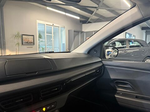 2022 Benzin Otomatik Renault Taliant Beyaz Yüzbaşıoğlu Otomotiv Mam. San ve Tic A.Ş.