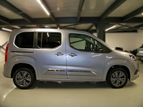 2022 Dizel Otomatik Toyota Proace City Gri Yüzbaşıoğlu Otomotiv Mam. San ve Tic A.Ş.