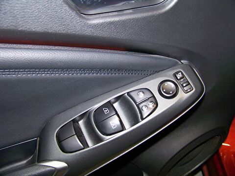 2025 Benzin Otomatik Nissan Juke Kırmızı Yüzbaşıoğlu Otomotiv Mam. San ve Tic A.Ş.