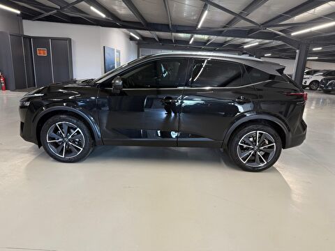 2023 MHEV Otomatik Nissan Qashqai Siyah Yüzbaşıoğlu Otomotiv Mam. San ve Tic A.Ş.