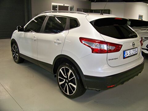 2016 Benzin Otomatik Nissan Qashqai Beyaz Yüzbaşıoğlu Otomotiv Mam. San ve Tic A.Ş.