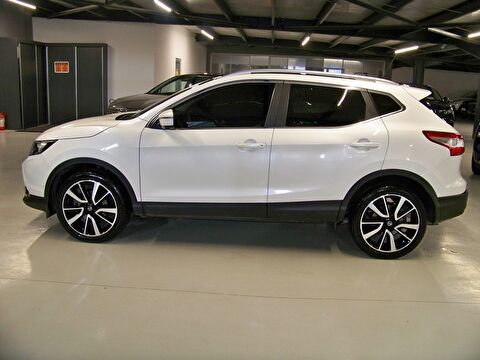 2016 Benzin Otomatik Nissan Qashqai Beyaz Yüzbaşıoğlu Otomotiv Mam. San ve Tic A.Ş.