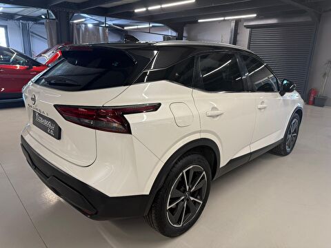 2022 MHEV Otomatik Nissan Qashqai Beyaz Yüzbaşıoğlu Otomotiv Mam. San ve Tic A.Ş.