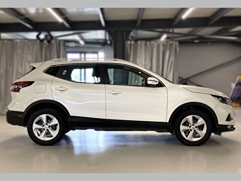 2019 Benzin Otomatik Nissan Qashqai Beyaz Yüzbaşıoğlu Otomotiv Mam. San ve Tic A.Ş.