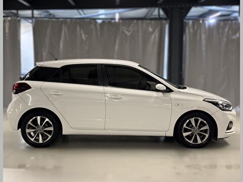 2019 Benzin Otomatik Hyundai i20 Beyaz Yüzbaşıoğlu Otomotiv Mam. San ve Tic A.Ş.