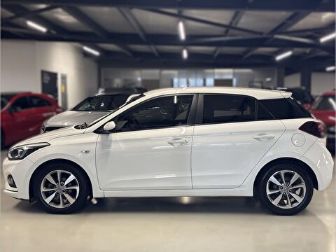 2019 Benzin Otomatik Hyundai i20 Beyaz Yüzbaşıoğlu Otomotiv Mam. San ve Tic A.Ş.
