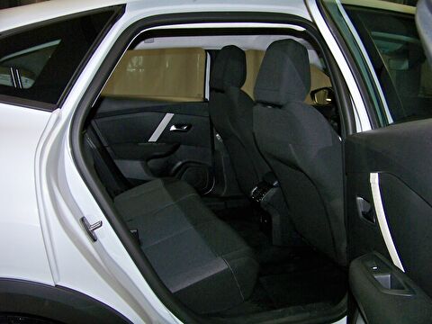 2025 Benzin Otomatik Citroen C4 X Beyaz Yüzbaşıoğlu Otomotiv Mam. San ve Tic A.Ş.