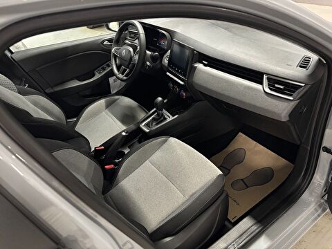 2025 Benzin Otomatik Renault Clio Gri Yüzbaşıoğlu Otomotiv Mam. San ve Tic A.Ş.