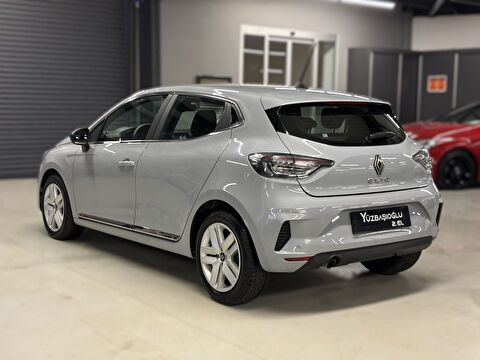 2025 Benzin Otomatik Renault Clio Gri Yüzbaşıoğlu Otomotiv Mam. San ve Tic A.Ş.
