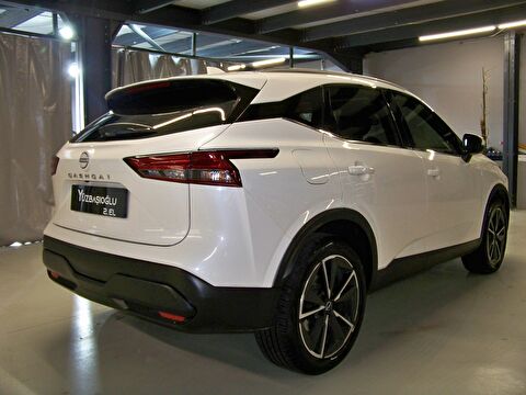 2023 MHEV Otomatik Nissan Qashqai Beyaz Yüzbaşıoğlu Otomotiv Mam. San ve Tic A.Ş.