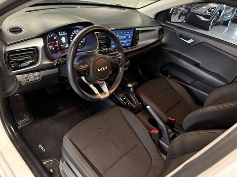 2021 Benzin Otomatik Kia Rio Beyaz Yüzbaşıoğlu Otomotiv Mam. San ve Tic A.Ş.