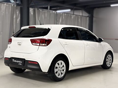 2021 Benzin Otomatik Kia Rio Beyaz Yüzbaşıoğlu Otomotiv Mam. San ve Tic A.Ş.